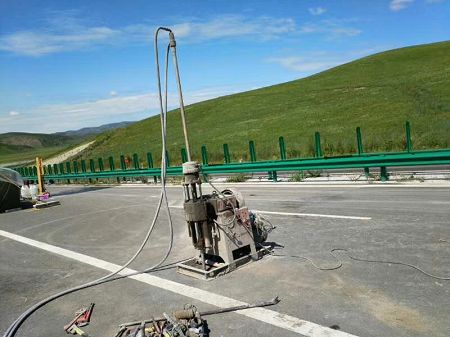 覃塘公路地基基础注浆加固